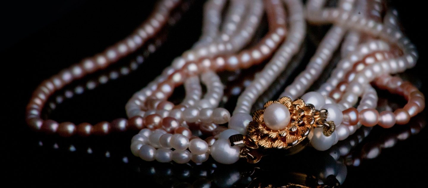 jewellery-g1093f596f_1920